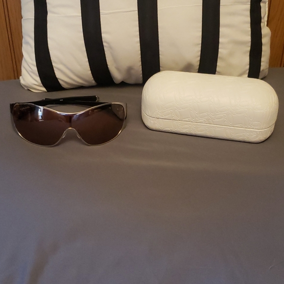 Oakley Breathless sunglasses w/ white oakley case - Picture 2 of 8